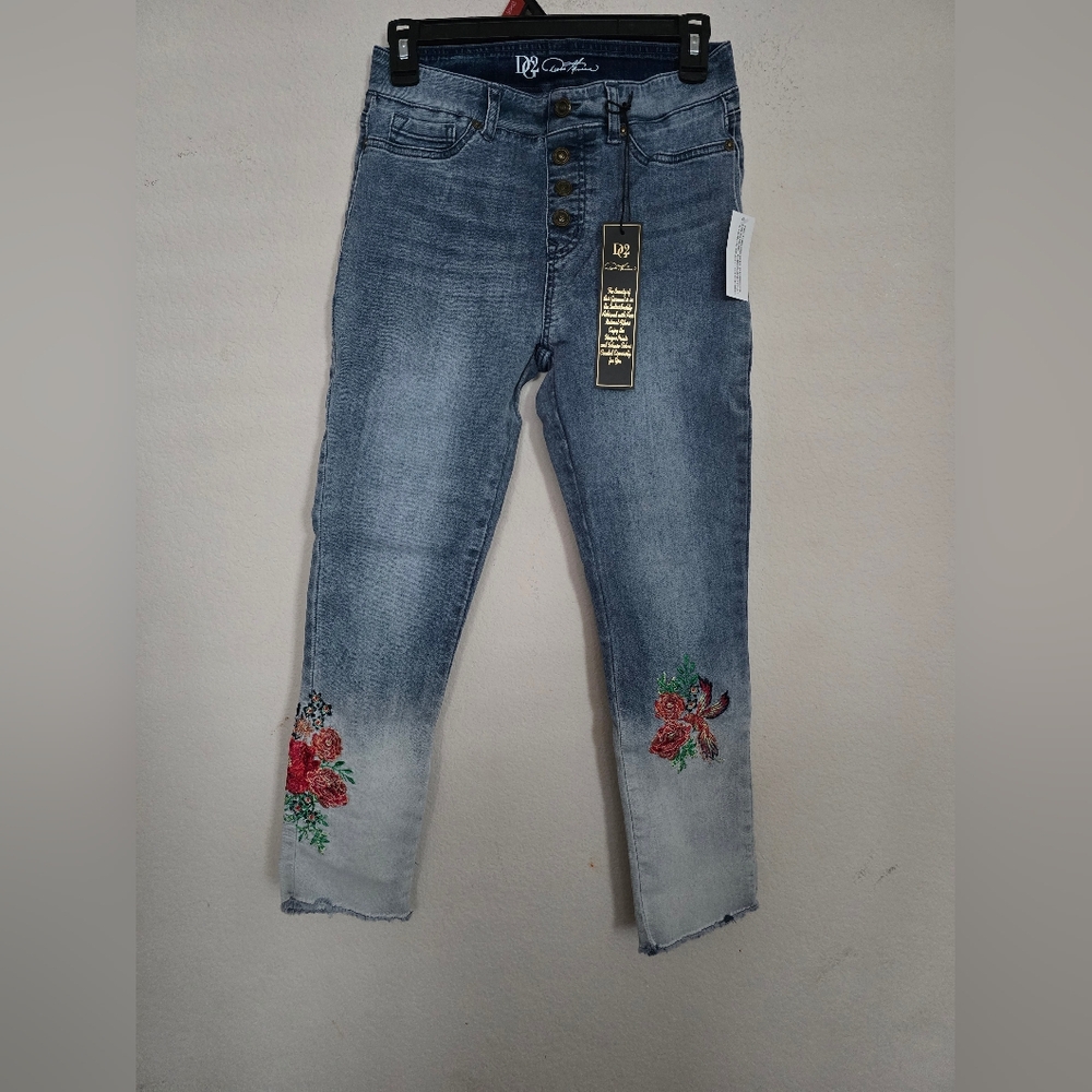 DG2 By Diane Gilman Woman Embroidery Jeans